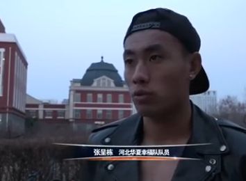 这种延续更是让不少因为《士兵突击》喜欢上他的观众，有了更多的情感延续。