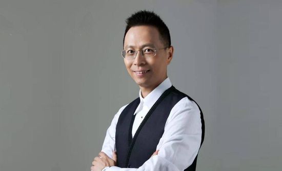 影片发布一组角色剧照，并同步曝光演员阵容，在杭州的湖光山色中，正上演这场关于“爱和美味”的温暖故事。