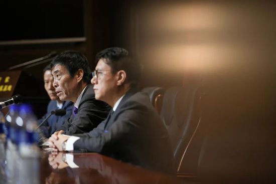 2024-09-09 当地时间9月8日，加拿大多伦多，第49届多伦多电影节，玄彬（41）、李栋旭（42）共同亮相影片首映式红毯。