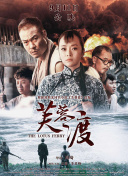 预告起始强行赋予了白雪公主名字“新起源”——她在婴儿时期经历了一场暴风雪，幸免于难。